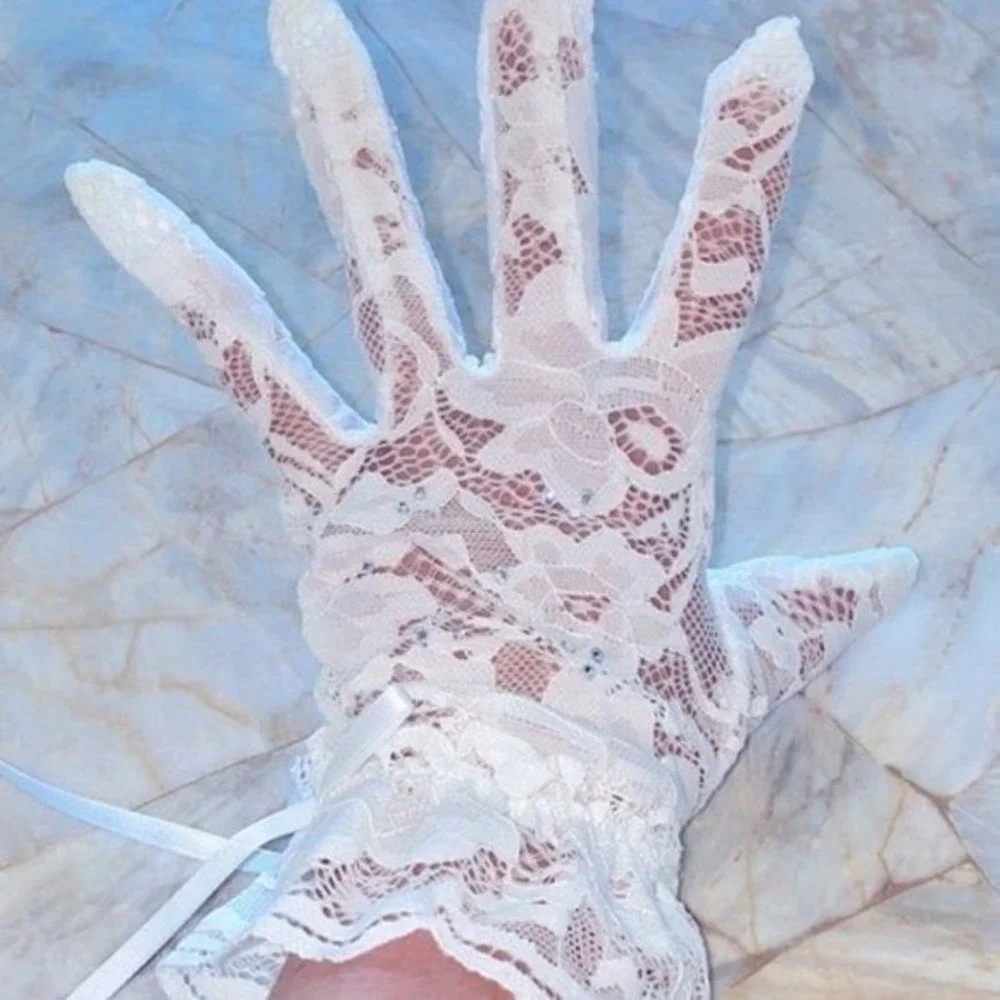 VS  Sequined White Lace Gloves
